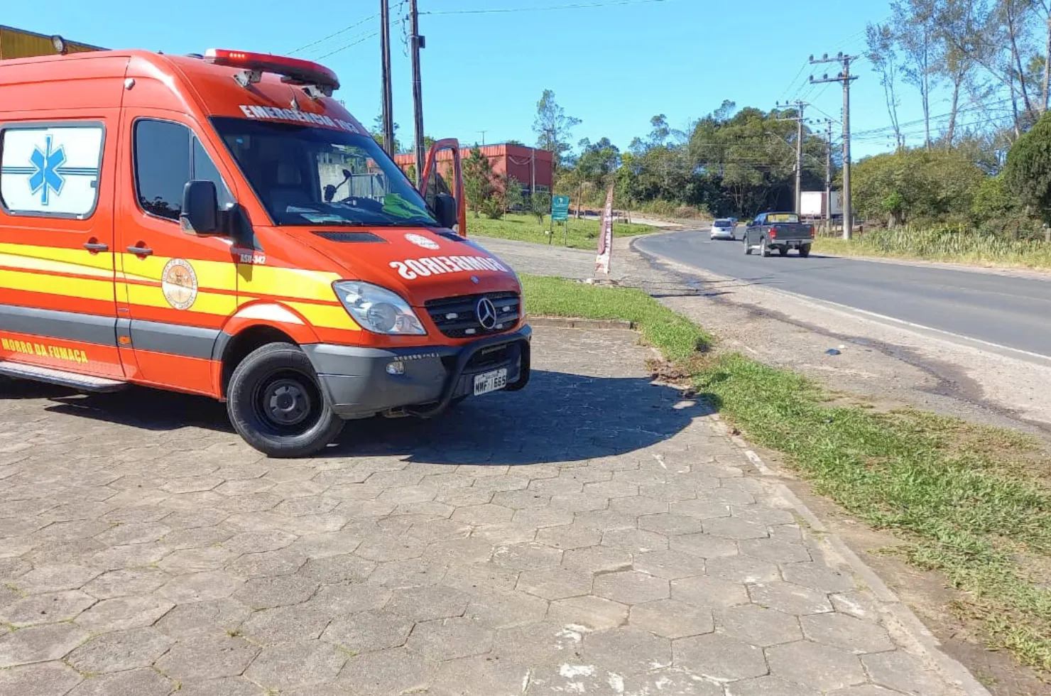 Viatura dos Bombeiros de Morro da Fumaça que atendeu a ocorrência da queda da vítima em Criciúma