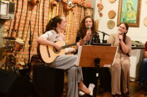 Musicistas lançam álbum que homenageia a cultura popular