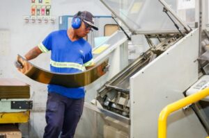 Nauterra tem mais de 100 oportunidades de emprego em Itajaí
