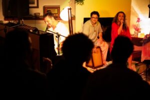 Navegantes recebe oficinas de criação musical e show do coletivo Da Cor do Canto