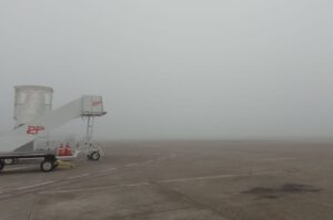 Nevoeiro fecha aeroportos e portos em SC