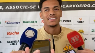 Volante, Newton, do Criciúma, em entrevista Coletiva, nesta terça-feira (13)