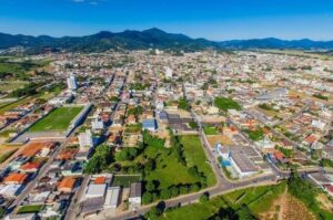Águas de Camboriú abre vagas de emprego