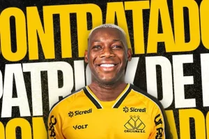 Patrick de Paula assina contrato com o Criciúma