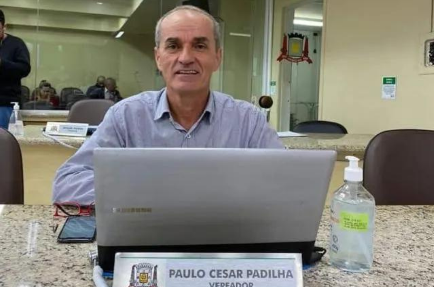 Paulo da Farmácia nega envolvimento com funerárias e explica remédios sem receita