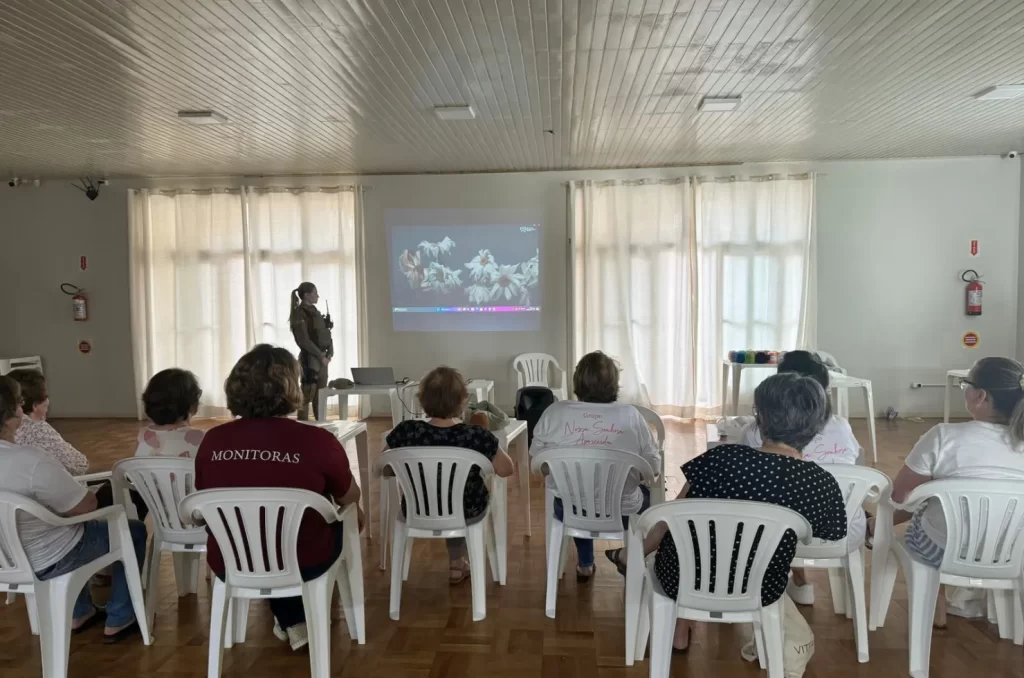 Ações do 9º Batalhão de Polícia Militar de Criciúma no combate à violência doméstica e familiar, promovendo palestras e atendimentos às vítimas