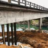 Ponte sobre o Rio Canoa, com as escoras instaladas