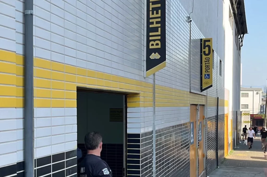 Bilheteria do Estádio Heriberto Hülse registra pouco movimento nesta quinta-feira (22)