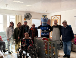 Tubarão: clube realiza entrega de alimentos ao abrigo dos velhinhos