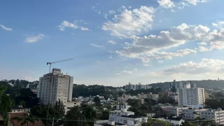 Quarta-feira começa com sol em Criciúma, mas há chances de chuva