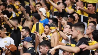 Torcida do Criciúma no Estádio Heriberto Hülse