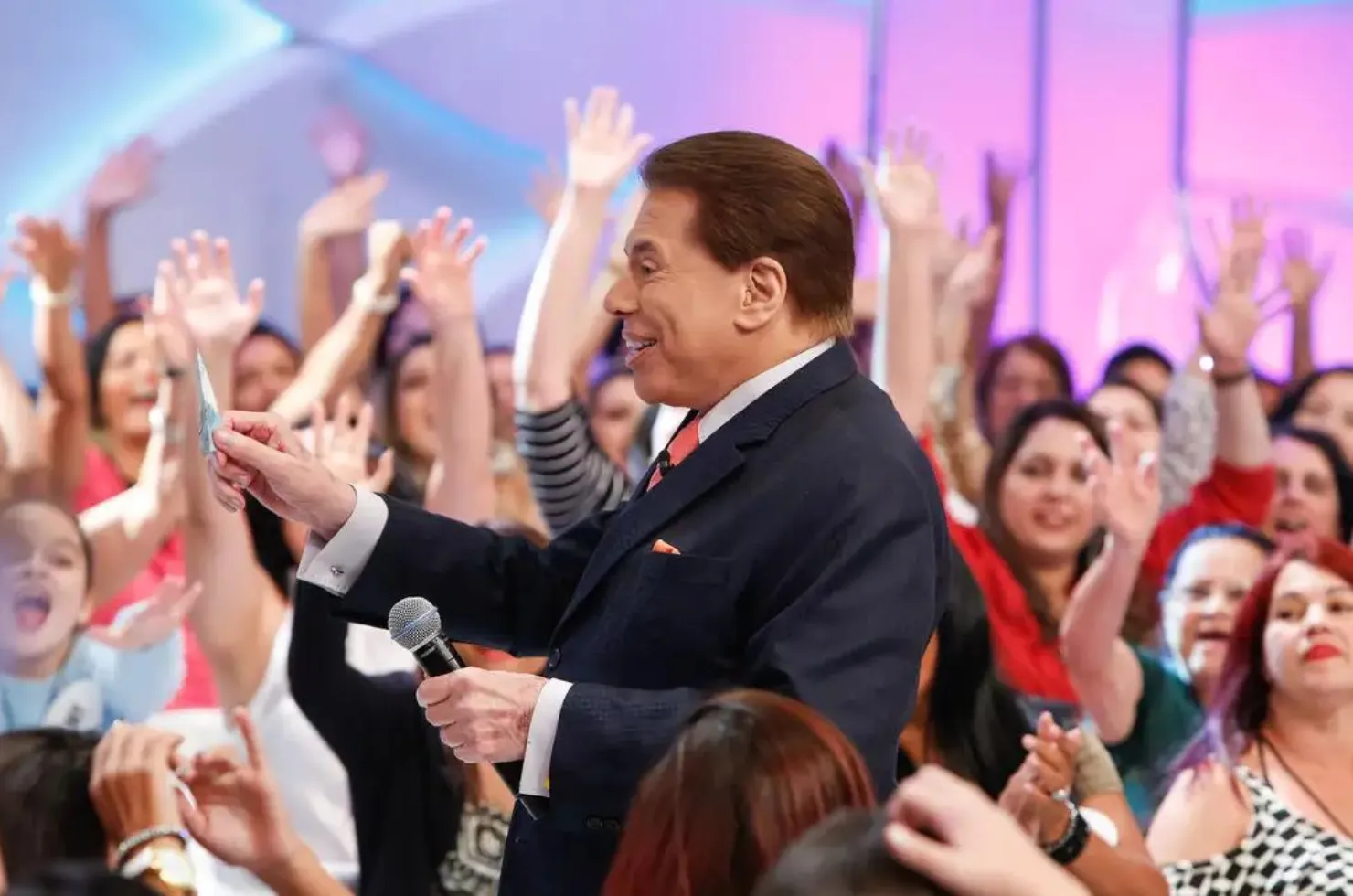 Silvio Santos apresentando o seu programa