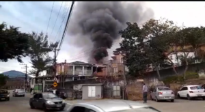 Incêndio em Florianópolis destrói parte de residência