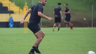 Barreto em treino pelo Criciúma no CT Antenor Angeloni