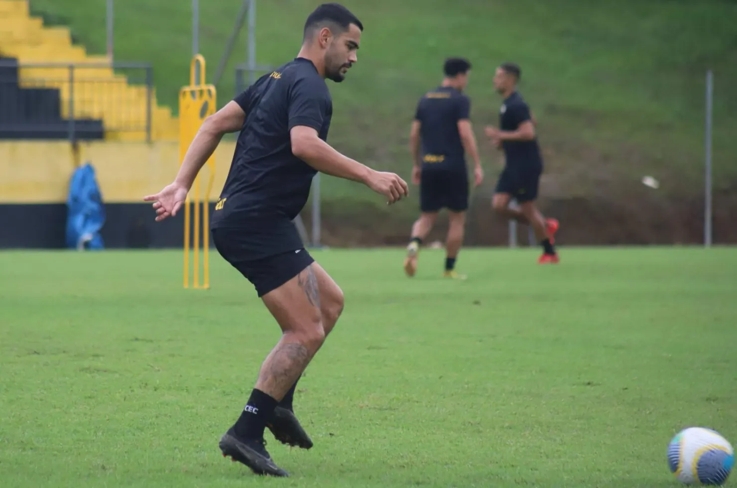 Barreto em treino pelo Criciúma no CT Antenor Angeloni