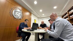 Curso licença base 2024 da FCF Academy começa com aula com ex-funcionário do Fluminense