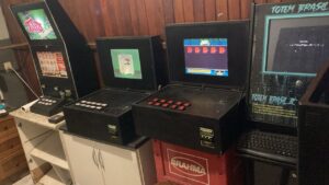 Ação policial localiza e apreende quatro máquinas de caça níquel em bar de Criciúma