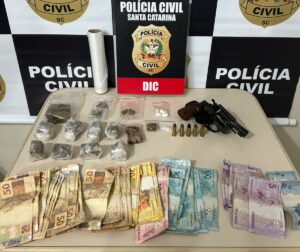 Homem é preso por tráfico de drogas e posse irregular de arma de fogo em Tubarão