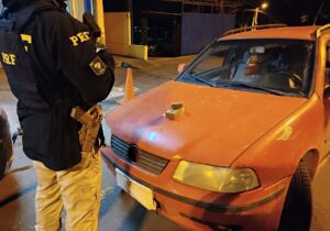 [VÍDEO] Veículo roubado na Grande Florianópolis é recuperado no interior do RS