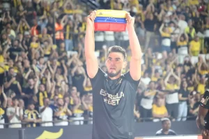 Zagueiro ex-Criciúma sofre lesão no Juventude