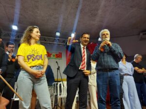 Arlindo com estrela, vermelho e Lula, lá