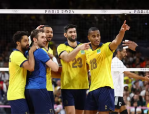 Seleção masculina de vôlei vence e se classifica nas Olímpiadas