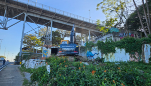 Demolição do estaleiro arataca marca fim de décadas de abandono em Florianópolis