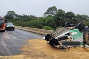 Colisão entre carro e caminhão deixa dois mortos na Serra Catarinense