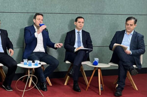 Guidi critica financiamento com variação do dólar e Vaguinho defende governo