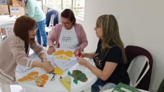 Grupo de mulheres participam de curso de patchcolagem Capviari de Baixo