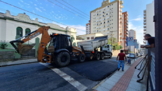 Faixa elevada é implementada em frente a escola de Tubarão