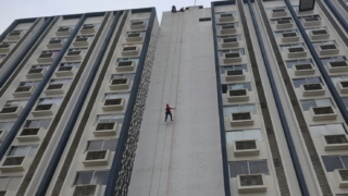 Corpo de Bombeiros realiza treinamento de rapel em Tubarão