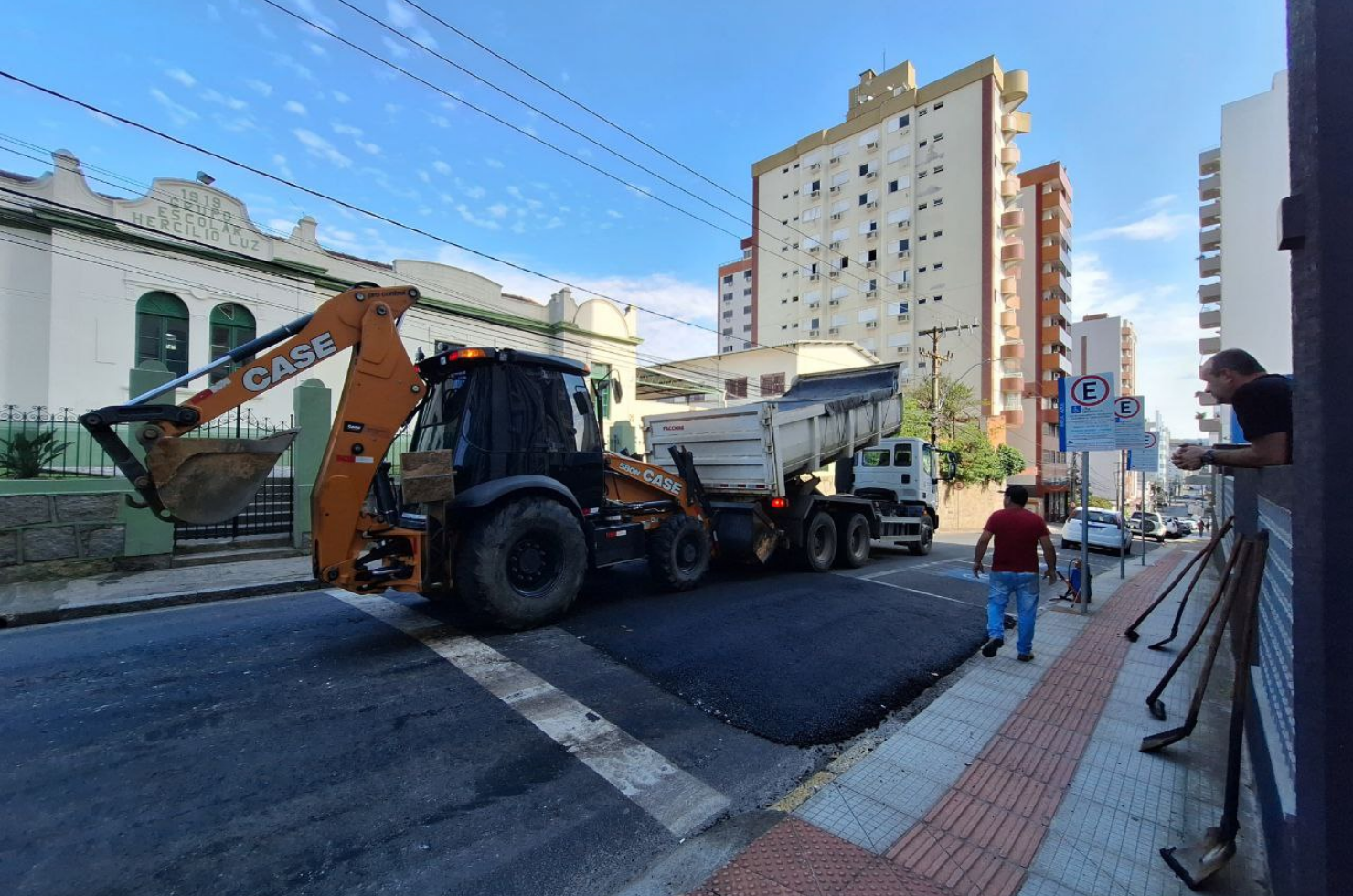 Faixa elevada é implementada em frente a escola de Tubarão