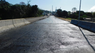 Ponte da Amizade: pavimentação da cabeceira em Capivari de Baixo teve início nesta terça (27)