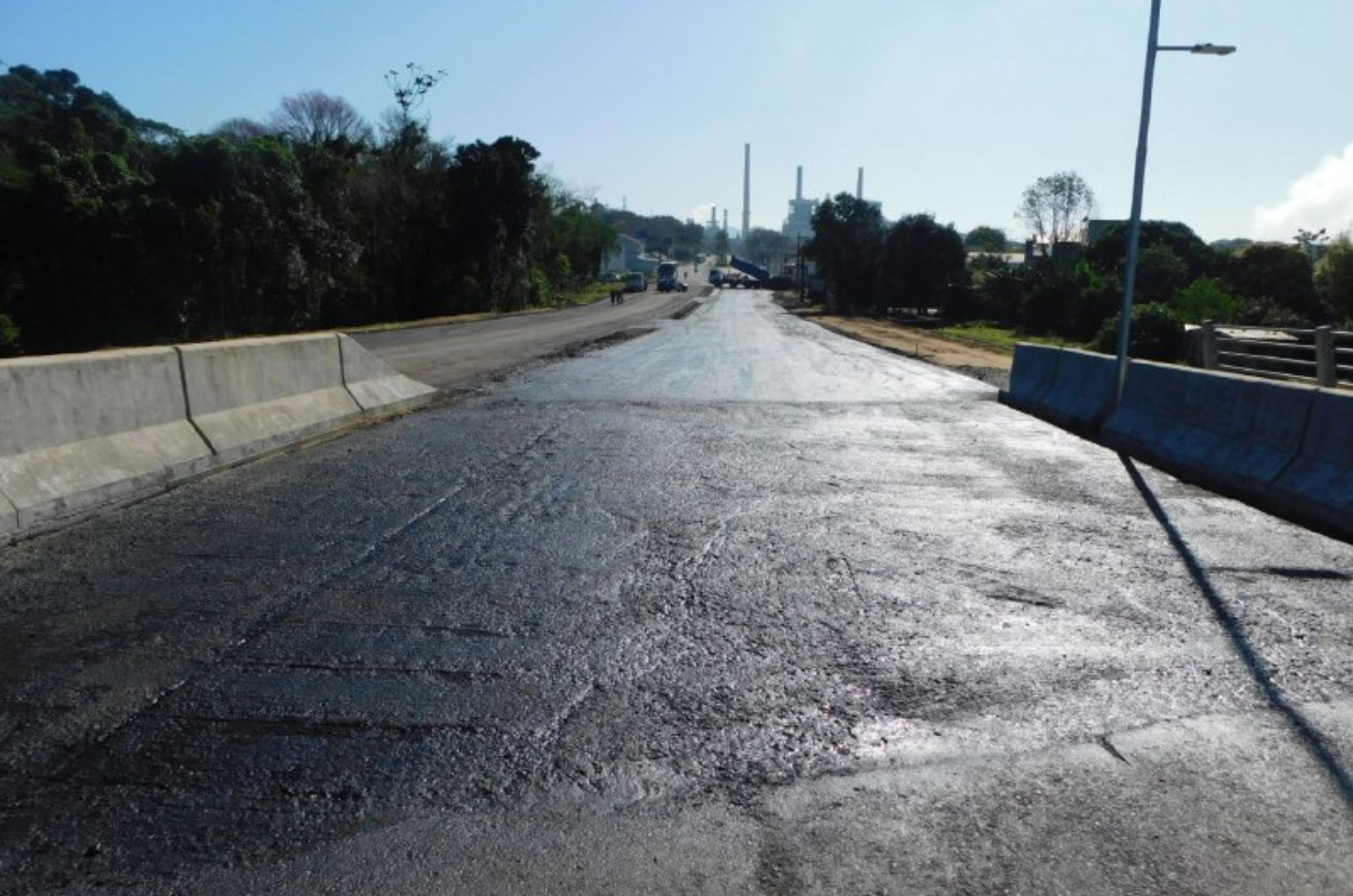 Ponte da Amizade: pavimentação da cabeceira em Capivari de Baixo teve início nesta terça (27)