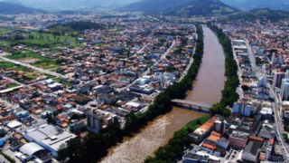 "As margens do Rio Tubarão estão sendo desrespeitadas", diz secretário em Tubarão