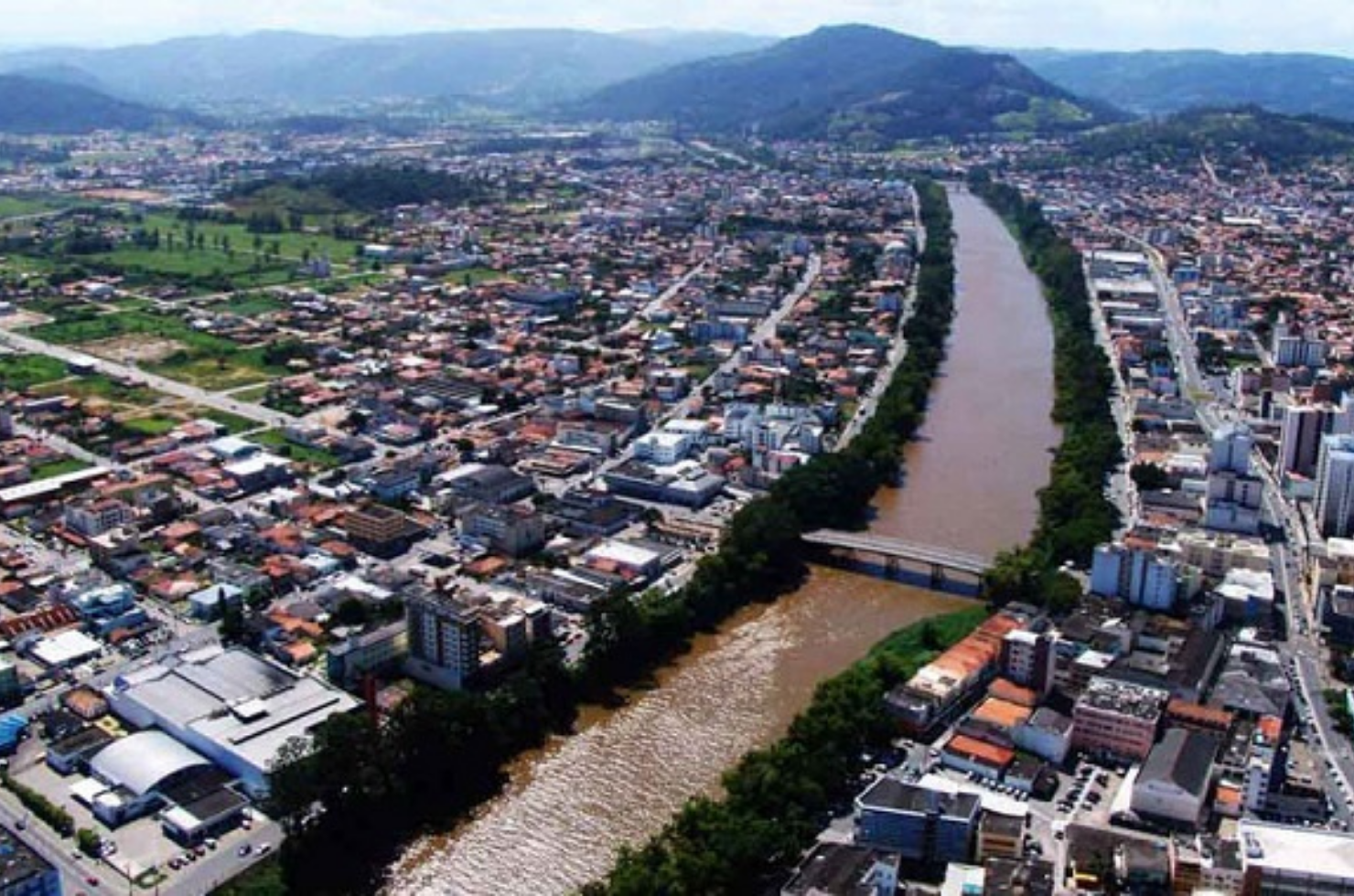 "As margens do Rio Tubarão estão sendo desrespeitadas", diz secretário em Tubarão