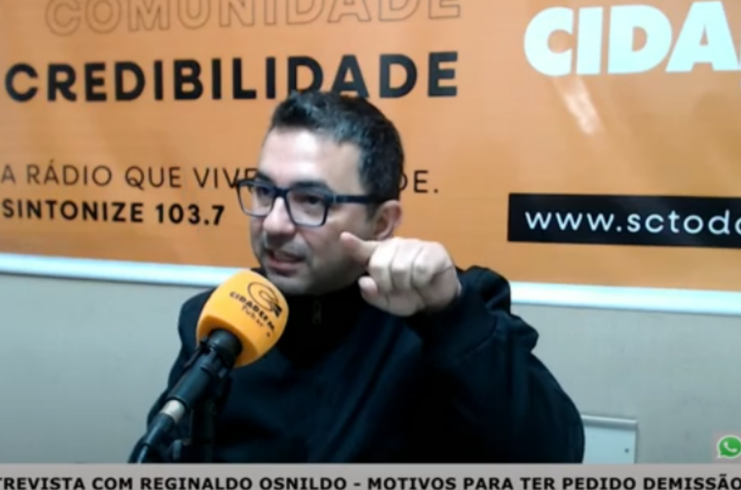 Jornalista deixa grupo e revela motivo em entrevista