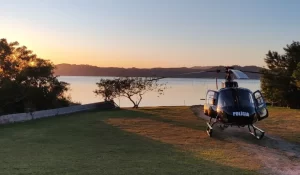 Helicóptero resgata idosa em estado grave em Pescaria Brava