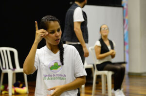 Nova lei garante educação bilíngue para surdos em Santa Catarina