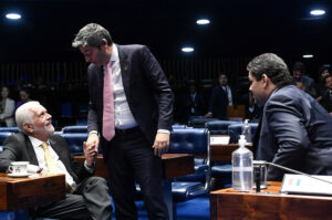 Reoneração da folha de pagamento terá votação retomada nesta terça