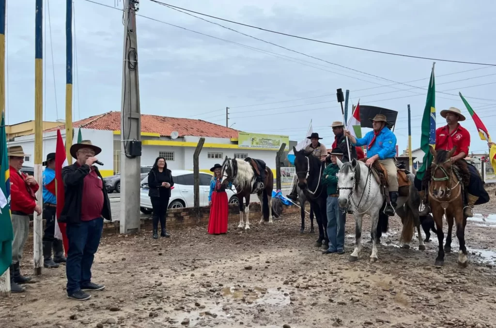 Semana Farroupilha de Balneário Arroio do Silva celebra tradição gaúcha com cavalgada e apresentações culturais