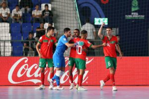 Marrocos bate Irã por 4 a 3 e enfrenta Brasil nas quartas do Futsal