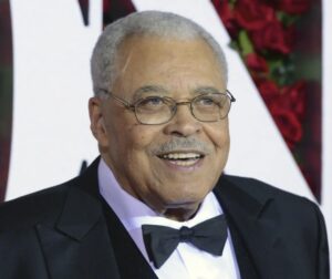 Morre ator James Earl Jones, conhecido por dar voz a Darth Vader e Mufasa