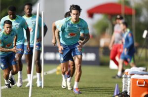 Atacante Pedro é cortado da Seleção Brasileira por lesão e pode ficar fora dos gramados até o fim da temporada