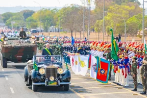 Desfile de 7 de Setembro reúne cerca de 30 mil pessoas em Brasília
