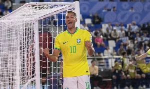 Brasil goleia Tailândia e avança como líder do grupo na Copa de Futsal