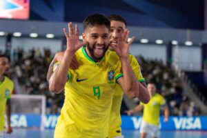 Brasil vence Marrocos e avança à semifinal da Copa do Mundo de Futsal