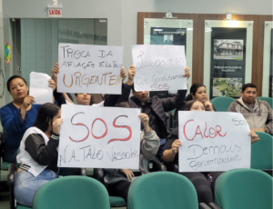 Alunos pedem apoio de vereadores para cobrar reparos em escola de Forquilhinha