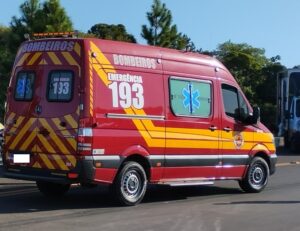 Homem de 41 anos fica ferido ao ser atingido por boi em frigorífico